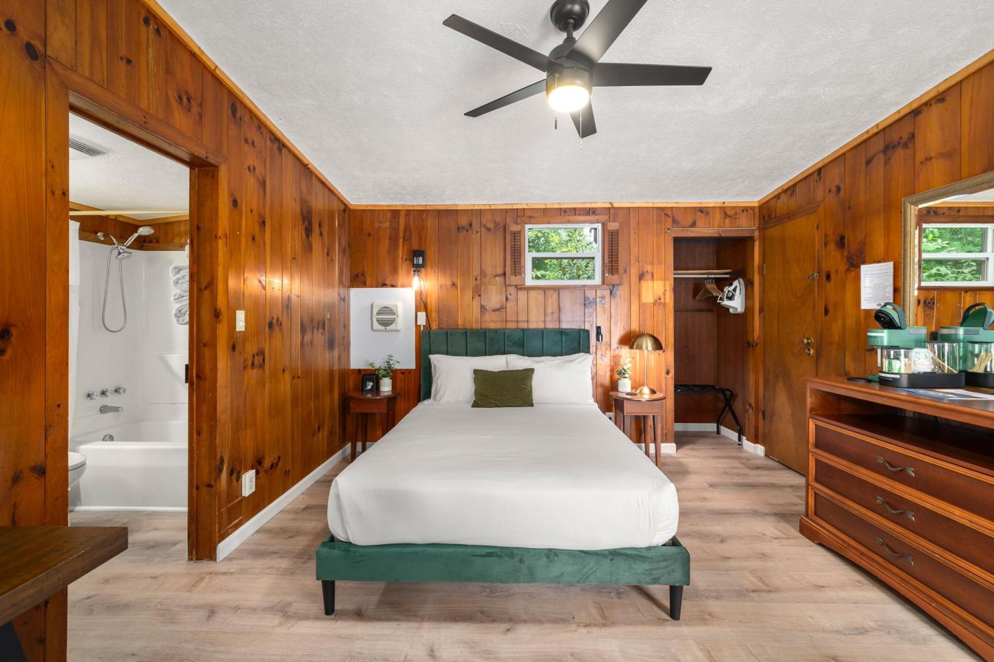 Cedarwood Inn Hendersonville Εξωτερικό φωτογραφία