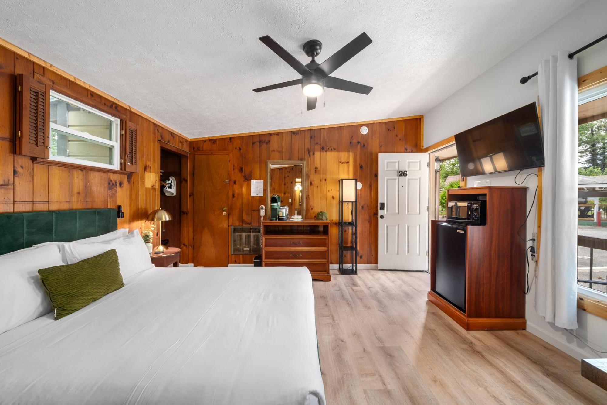 Cedarwood Inn Hendersonville Εξωτερικό φωτογραφία