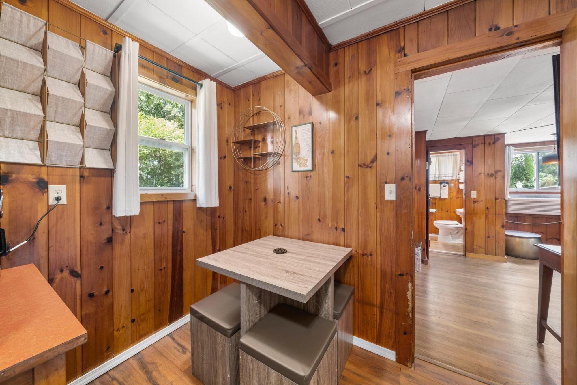 Cedarwood Inn Hendersonville Εξωτερικό φωτογραφία