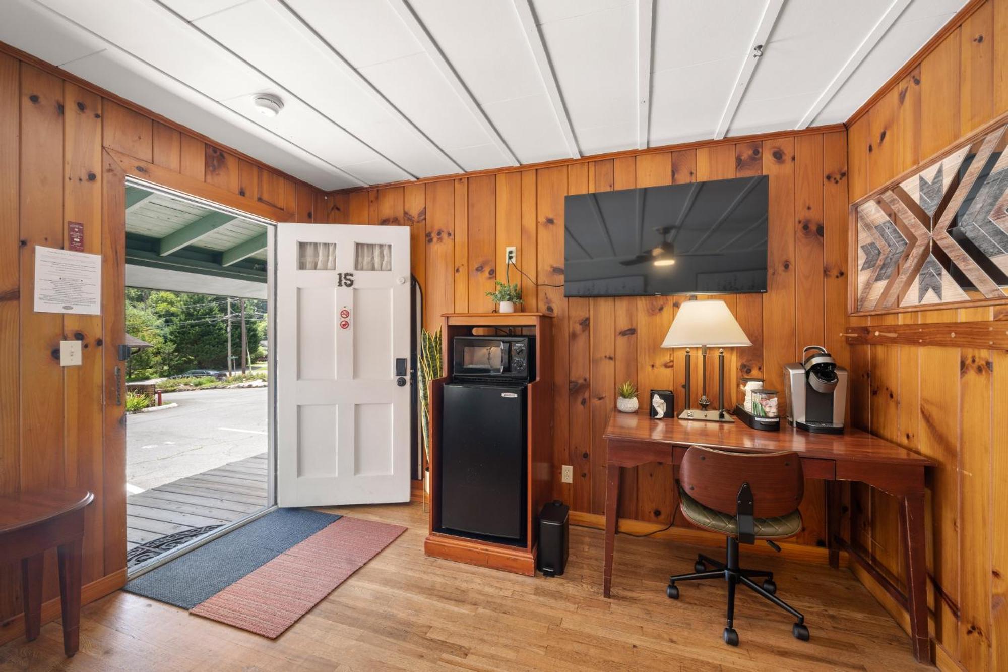 Cedarwood Inn Hendersonville Εξωτερικό φωτογραφία