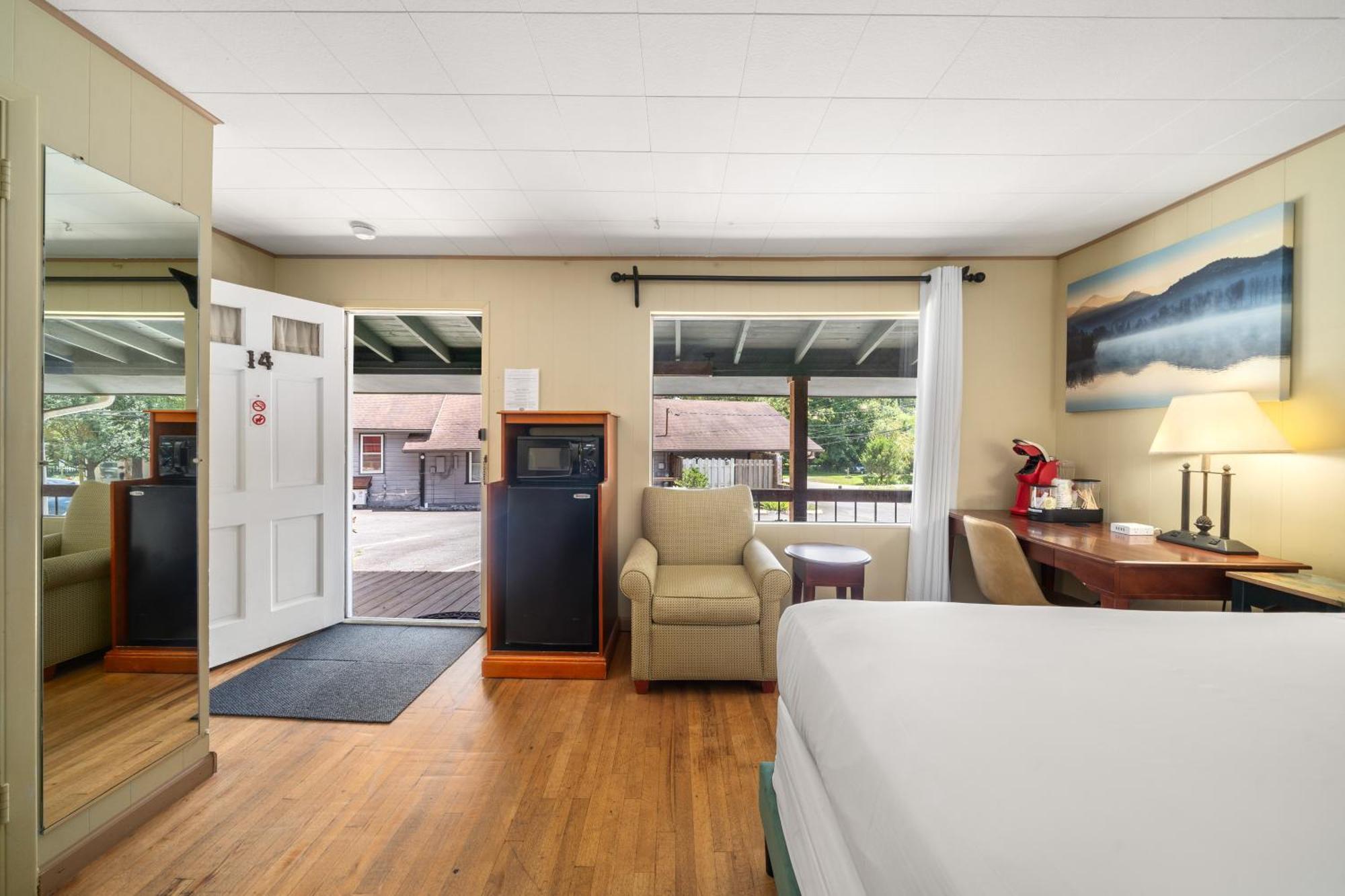 Cedarwood Inn Hendersonville Εξωτερικό φωτογραφία