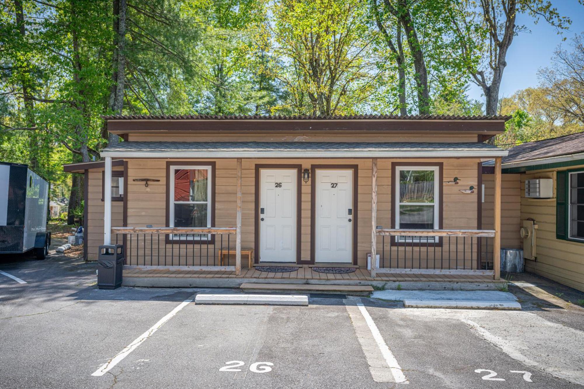 Cedarwood Inn Hendersonville Εξωτερικό φωτογραφία