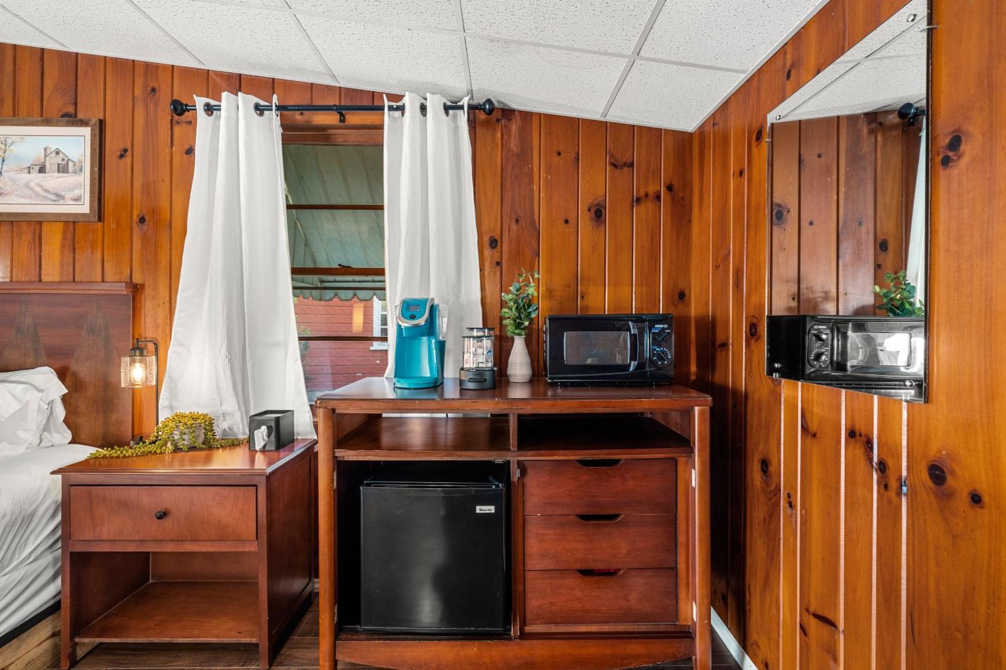 Cedarwood Inn Hendersonville Εξωτερικό φωτογραφία